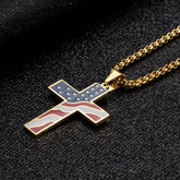 Halskette mit Flaggenkreuz